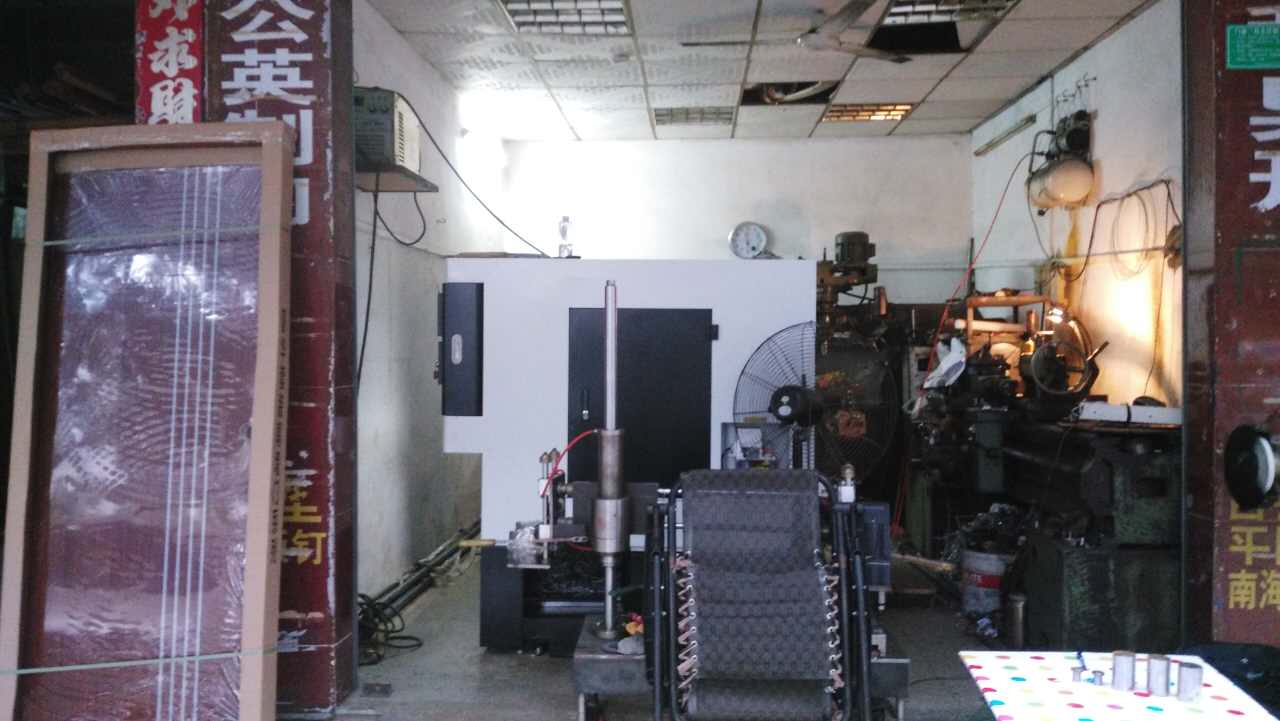 黃步鵬老板的 CKX6146ED (46標(biāo)準(zhǔn)刀塔機(jī)）放置現(xiàn)場所